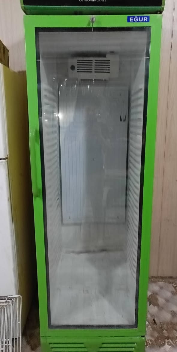 السلام عليكم اخوان براد واحد نوعية EGUR  البراد نظيف كما موضح في الصوره***********
السعر 550 الف وبي مجال مكاني سوق الشيوخ كرمة بني سعيد
