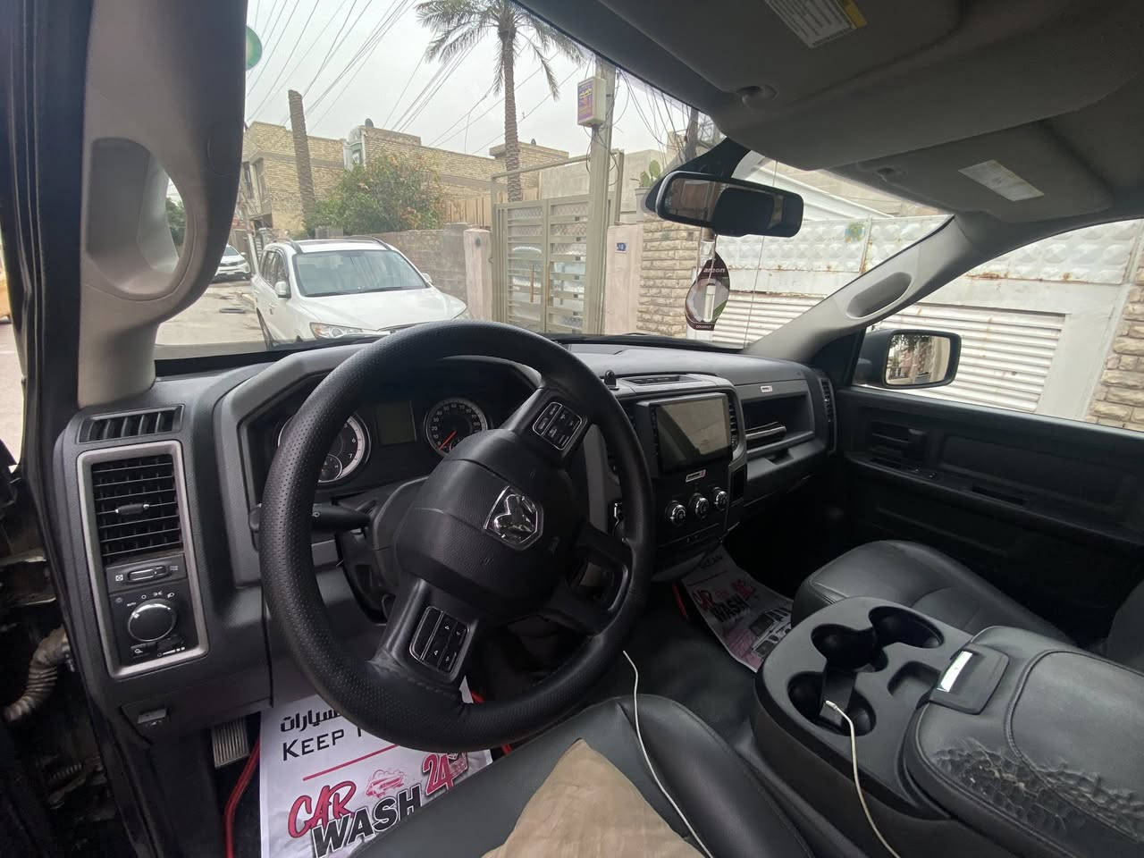 السلام عليكم رام كلاسك للبيع  و المراوس حسب القناعة 
الموديل 2017
رقم سليمانية 
المواصفات 
باب قصير بدي طويل 
تحكمات ستيرن 
شاشة
بيهة منضومة غاز 
كير ماوس
حدادية كاملة جديدة 
وارد أمريكي 
حادث جاملغ امامي يسار مبدل و الحافة مال بنيد مصلحة 
السعر 195 و بيهة مجال حك الجية 
للاستفسار 

‭0772 254 7078‬
