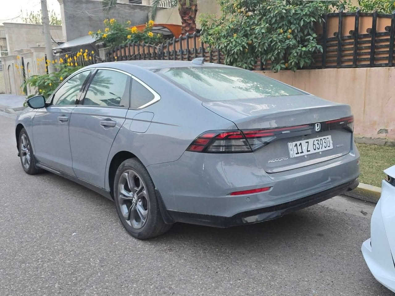 هوندا اكورد exl موديل 2023 هايبرد 
 
السيارة ماشيه 35

فول مواصفات 
• مكينة 2000 هايبرد تنفس طبيعي
• كير اوتوماتيك 
• شاشة كبيرة
•فتحه سلايد
• كاميرا خلفية 3 انظمة
• كرسي كهرباء جلد  لون اسود  
• رادار امامي
• مانع تصادم
• محدد مسار 
• تصحيح مسار
• شفتات بالستيرن
• مثبت سرعة
• مانع انزلاق
• دخول ذكي 
• إنارة ترحيبية
• هندبريك كهرباء
• عداد ديجيتال
•لايت عدسات زينون
• نظام اوتو لايت Auto
• لايت العالي زنون 
اوتو هولد للبريك
• حساسات مطر 
• حساسات امامي خلفي 
• حساسات ضغط هواء الإطارات
• أوامر صوتية
• 4 أنظمة قيادة (eco,individual , sport,normal )

السياره وارد امريكي حادث بنيد فقط مبدل ومصبوغ مرفقه الصور 

السعر 197 قابل للتفاوض 

مكان السيارة بغداد حي الاطباء بلجهاد قرب خدمي شارع المطار للتواصل 
*********** #العراق🇮🇶 #سيارات_للبيع #مواصفاتها #سيارة #سيارات #سيارات_VIP
