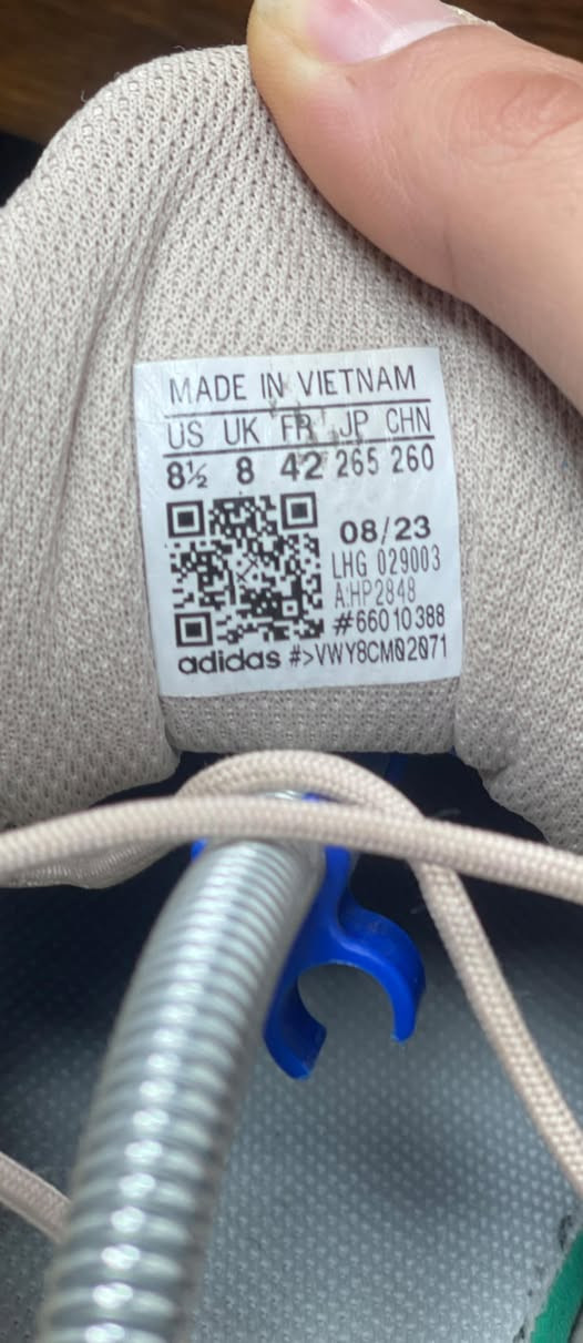 حذاء اديداس zx وكاله اصلي شرط الفحص
مميزاته
النعل الأوسط الهجين الذي يجمع بين تقنيتي Boost و EVA هو الاستفادة من أفضل مزايا كل مادة. يجمع هذا التصميم بين 
تقنية Boost: توفر توسيدًا فائقًا وامتصاصًا عاليًا للصدمات، مع استعادة ممتازة للطاقة.
مادة EVA: تساهم في خفة وزن الحذاء ومرونته، وتوفر دعمًا إضافيًا وراحة تدوم طويلاً. 
باختصار، ينطيك توازنًا مثاليًا بين الراحة والدعم والاستجابة، مما يجعله مثاليًا للاستخدام اليومي أو الأنشطة التي تتطلب الوقوف أو المشي لفترات طويلة

‼️مقاس الحذاء 42 طول القدم 26,5

✅يوجد توصيل لجميع محافظات العراق
للاستفسار والحجز ⬅️***********
