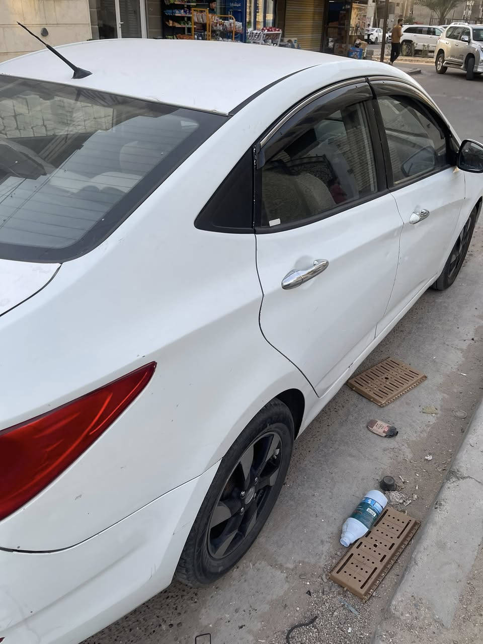 هوناي اكسنت 2012 خليجي 1600 قطرتين بيه صبغ اماكن موضحه بالسونار السعر 77 وبيه مجال بسيط 
***********
