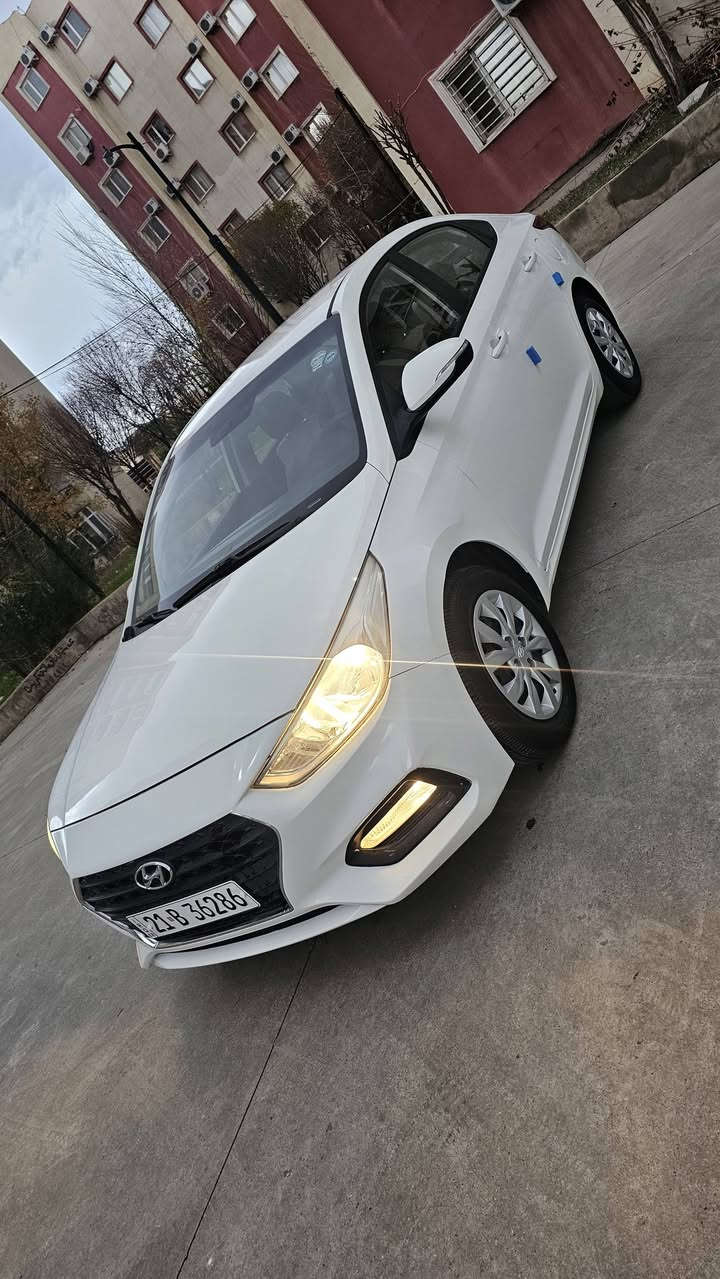 هونداي اكسنت 2018 خليجي (الشكل الجديد)
المحرك المرغوب دوش 1600 
گير ومكينه مكفولات برغي ما مفتوح 
ماشيه 64 الف كيلومتر فقط
السياره جداً نظيفه بفضل الله مكفوله من الصبغ والبارد فقط كم رصعه مأشره بالسونار
 السياره على ايد وحده من الشركه زيرو الى الآن
مواصفاتها 
دواخل بيجي
تحكمات ستيرن جهتين تبريد بالچكمجه
مانع انزلاق ونظام ABS
اشاير بالمري
بروجكترات اماميه بگ لايت لد
حساسات خلفيه
سويچين الشركه والعده البلاديه وياها
رقم سليمانيه دولي الجديد 
هزه وبراد جديدات سنويه جديده الى 2030 تحويل مباشر بنفس اليوم
مكان السياره بالسليمانيه قرب الفاملي مول
السعر 135$ وبيها مجال بسيط
الشراي يتصل على الرقم ***********
الماسنجر مهمل
