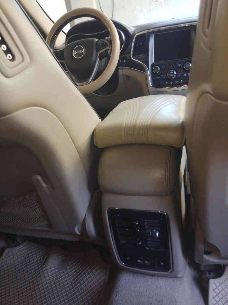 السلام عليكم
للبيع جيب اوفر لاند موديل ١٨
خليجي مكفول كفالة عامة
من الضربة والصبغ والتبديل
فقط رصعات ٢ خفيفة
رقم السيارة سليمانية 
اسكن بغداد البياع
رقم الهاتف ***********
السيارة معروضة ٢٩٠ وبيها مجال مال بيع
