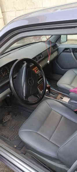 السلام عليكم
عندي مارسدس (  دب )  موديل 91 
نضيفه كلش مال جناي 
السعر 85 وبيه مجال 
*********** بغداد شارع حيفا
