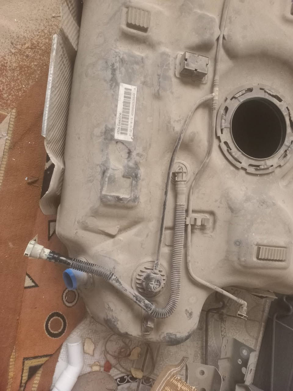 للبيع تانكي بانزين نضيف جدا تفصيخ حاويه كروز من موديل ١١ إلى موديل ١٤ مكاني نجف رقم الموبايل ***********
