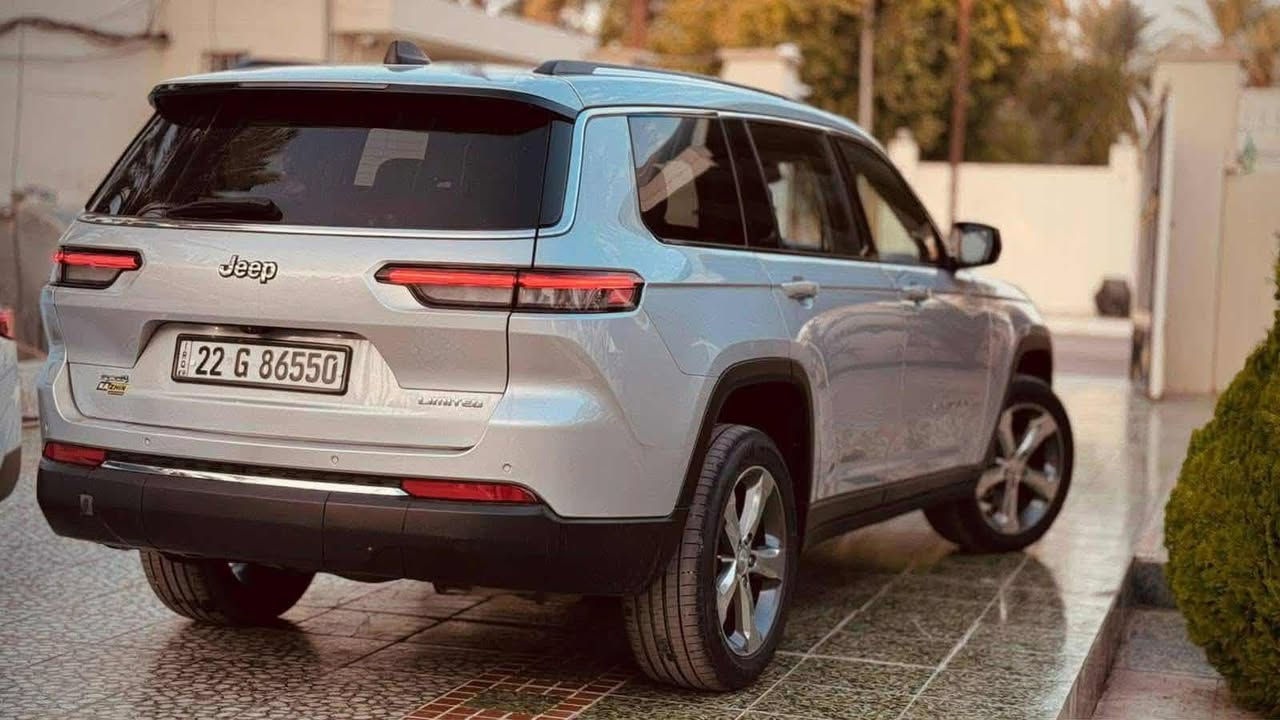 سلام عليكم 👋👋🔥بسعر مرتب
جيب كراند شيروكي L👍
موديل 2021🔥
مواصفات limited 4x4 🔥🔥فوللل فوللل
داخل جلد أسود كراسي منفصل vip 
ماشية 60 الف مايل 
حادث خفيف 
بدون ايرباك 
رادارات كهربائيات كثير محرك بشرط
للتواصل
***********اخوكم حارث العزاوي
