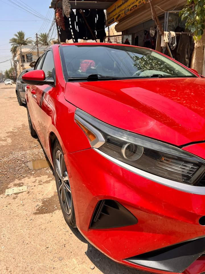 كيا فورتي اس.
وارد امريكي. 
محرك 2000 دوش 
ماشيه 30الف ميل
فول نضافه 
بدون اير باك 
بيها قطعتين وبنيد مستبدل جديد 
صور الحادث موجوده 
***********
