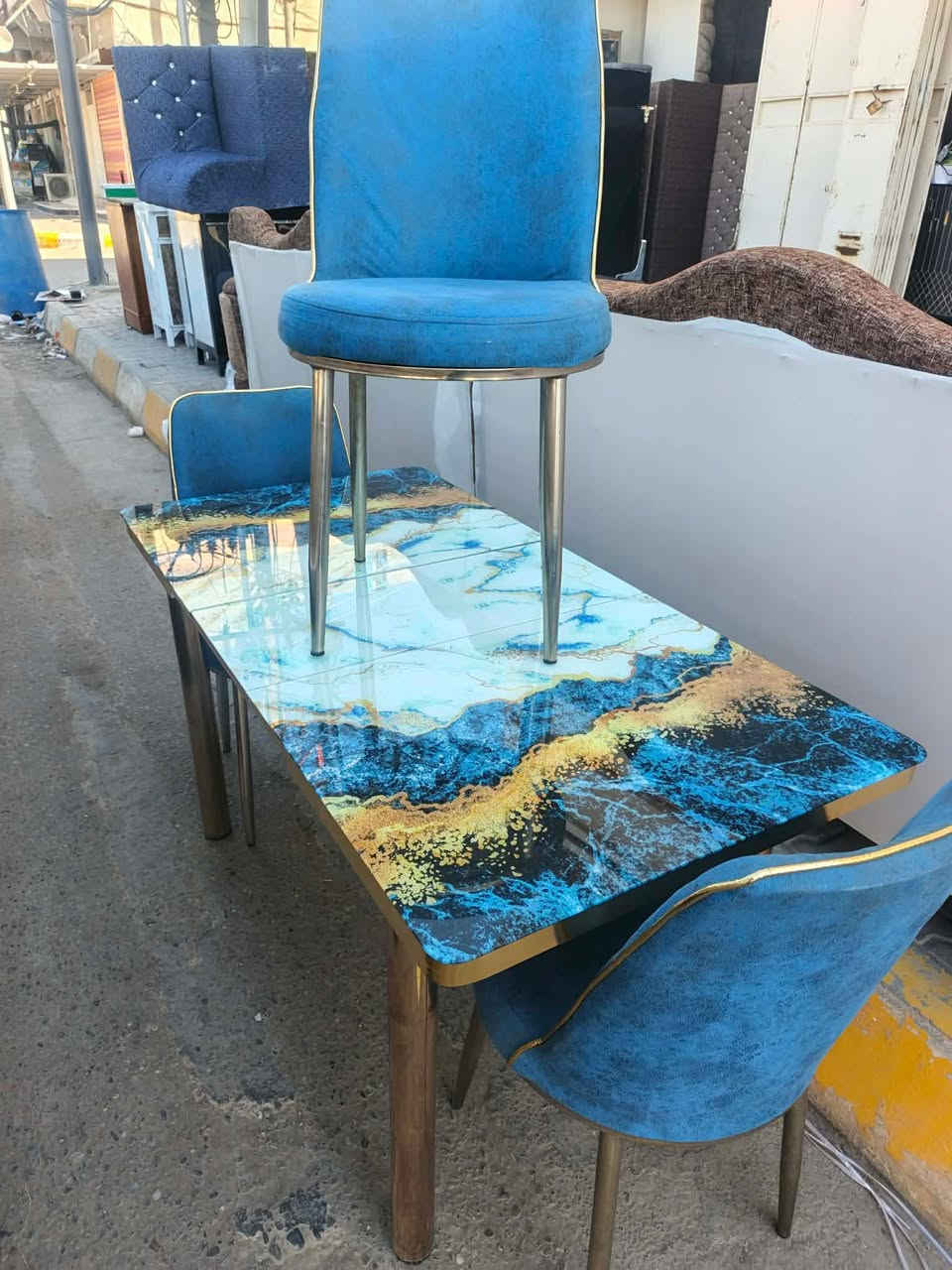 #معرض_حمودي_للاثاث
ميز طعام سلايت 4 كرسي بس ويا 3 فقط كراسي نضام تركي ونضيف جدا #معرض_حمودي_للاثاث 
 العنوان...... تكريت
 الزهور  خلف قاعه الشهيد ليث مقابل معهد الفنون الجميلة 
معرض حمودي
*********** اتصال او وتساب
*********** اتصال واتساب
