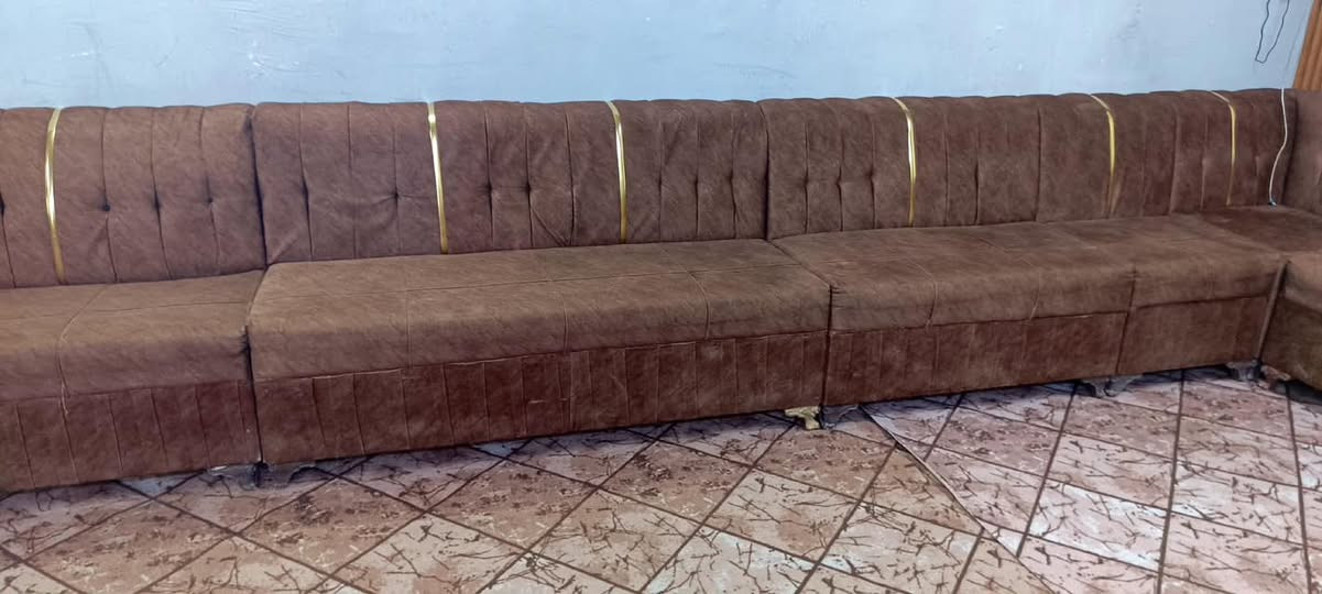 ديوان 14 مقعد تسكام اخو الجديد اي ضرر مابي السعر 320 وبي مجال المكان بغداد ***********
