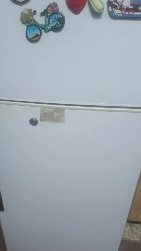 ثلاجة + مجمدة ١٠ قدم سعر الوحدة ٢٠٠  ثنينهن سوة ٣٥٠ للستفسار ***********
