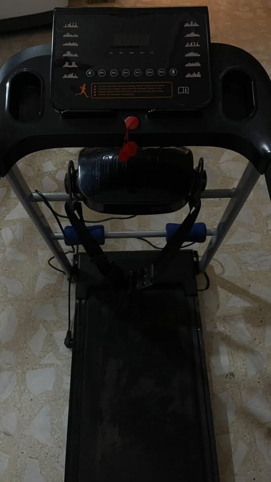 🏃‍♂️ جهاز مشي (Treadmill) للبيع 🏃‍♀️
جهاز مشي بحالة ممتازة ونظيف، استخدام خفيف، مناسب للبيت ولممارسة الرياضة اليومية.

المميزات:

* شاشة رقمية تعرض الوقت، السرعة، المسافة والسعرات.
* مزود بحامل للأكواب.
* يحتوي على جهاز مساج وحبلين لتمارين اليدين والبطن.
* قابل للطي لتوفير المساحة.
* يعمل بكفاءة وجاهز للاستخدام مباشرة.

📍الموقع: (الشعب)
💰السعر: (270)
📞 للاستفسار أو التواصل: ***********

بي مجال بسيط ، والبيع بسبب عدم الاستخدام
