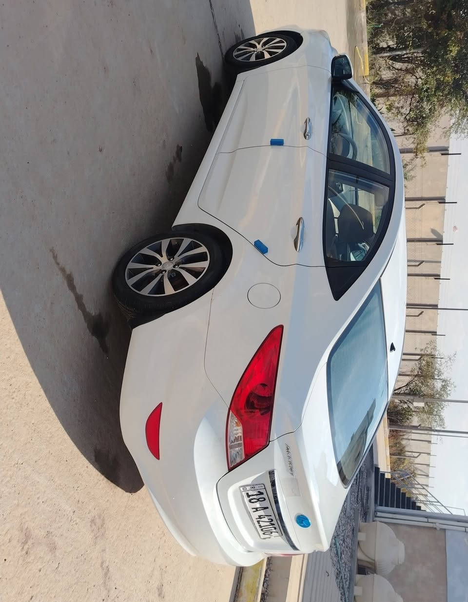 السلام. عليكم. 
أكسنت موديل 2015
مكفوله كفاله عااامه السونار مرفق مع المنشور
كير مكينه حداديه تخم تاير كله 
جديد وبلادي مكينه 1600دوش قطرتين
كفاله عامه بس بيه بارد بكد الصبع بالجاملغ الخلفي بالهلال. تبريد ثلج تدفاء شغاله كهربايات بلادي فول مواصفات فتحه سقف كامرا شاشه كبيره ماشيه ١٠٧ الف حقيقي 
رقم بابل إنكليزي بسمي تحويل مباشر موقع السياره الديوانية السعر ١١٨ قفل
الاستفسار***********
