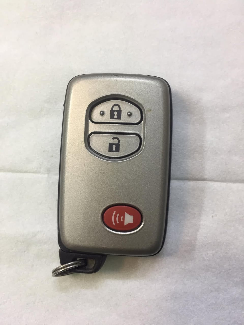 بصمات لاندكروز ٢٠٢٠ و بصمة لاندكروز ٢٠١٥ اصليات للبيع السعر ١٠٠ ألف مع المجال للاتصال *********** بغداد الجديدة
