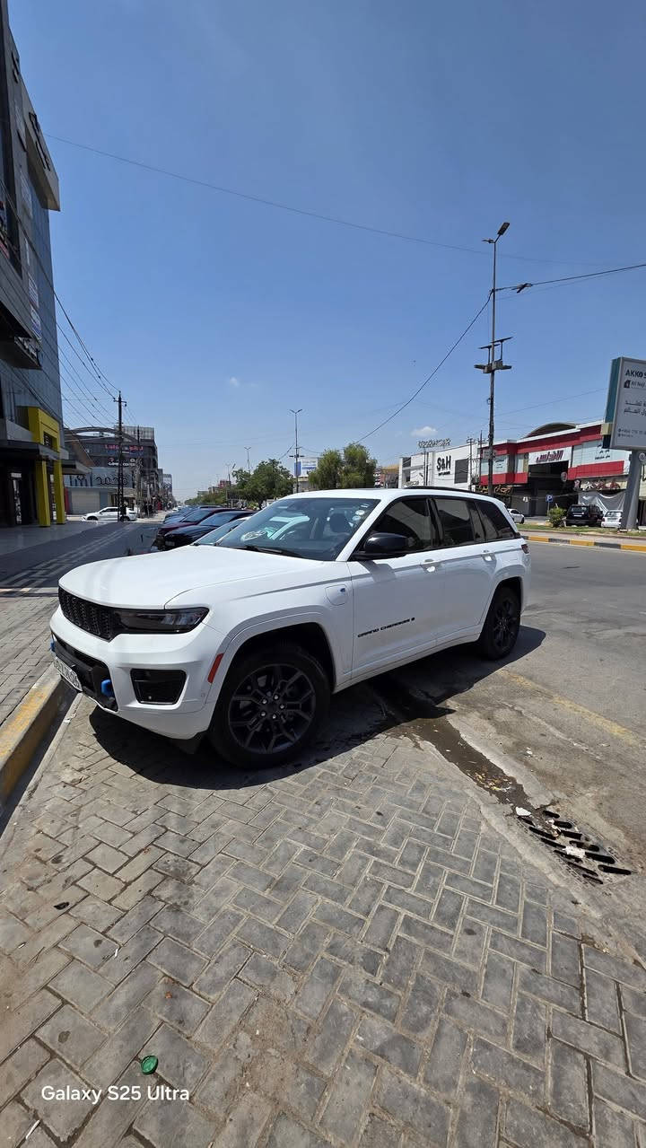 السلام عليكم
جيب كراند شيروكي هايبرد 4xe overland 
فول مواصفات  

موديل 2024
ماشيه 43 الف ميل
مواصفات
سلايد 
بصمه 
شاشه 
شاشه للراكب الامامي
كامره 
تحكم ستيرن 
كير ماوس 
كراسي جلد 
فور ويل 
بانوراما

السعر 350 ورقه 

مكان السياره بغداد حي الجهاد 
***********
