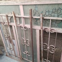 عندي شبابك وباب مستعمل وزوايات حديد وجرجوبه لي  يريد يشتري يراسلني على...