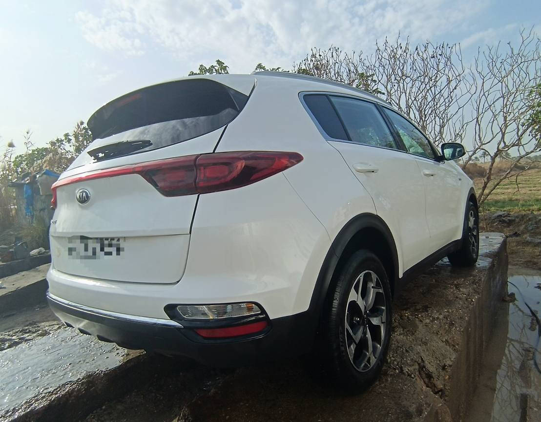 كيا سبورتاج 2021 LX - بحالة جيدة جدا، سيارة كيا سبورتاج 2021 وارد أمريكي حادثها سرقة تخريب موضح في الصور. 
 • ​المحرك: 2.4L GDI (أقوى من المحركات العادية) بـ 4 أسطوانات.
 • ​نظام الدفع: دفع رباعي مستمر (All-Wheel Drive) لأداء ثابت على كافة الطرق.
 • ​اللون الخارجي: أبيض لؤلؤي مميز (Snow White Pearl).
 • ​الداخلية: مقاعد مخمل أسود (YES Essentials) مريحة وسهلة التنظيف.
 • ​ناقل حركة: أوتوماتيك 6 سرعات مع خاصية التحكم اليدوي (Sportmatic).
 • ​الأمان: أنظمة متطورة تشمل (مانع اصطدام أمامي، نظام تنبيه السائق، مراقبة ضغط الإطارات، ونظام المساعدة في نزول المنحدرات).
 • ​الإطارات: ويل ألمنيوم مقاس 17 بوصة.
 • ​:شاشة LCD أمامية، مثبت سرعة، وتحكم من المقود.
​ السعر والمعاينة في اي وقت
​السيارة نظيفة جداً ومواصفاتها واضحة في الصور المرفقة.
 • ​السعر المطلوب: [ 185]
 • ​للتواصل والاستفسار: [*********** ] المحاويل, بابل
