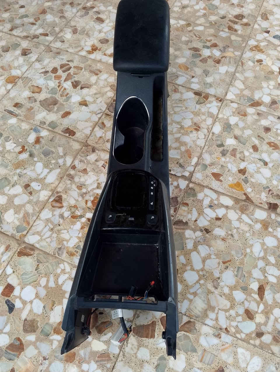 غراض سيراتو تفصيخ حاويه من موديل ٩ الى ١٣ والنترا من ٧الى ١١ يوجد توصيل جميع المحافظات 5000الف الاستفساررًالاتصال عل الرقم *********** الحجز واتساب أو خاص
