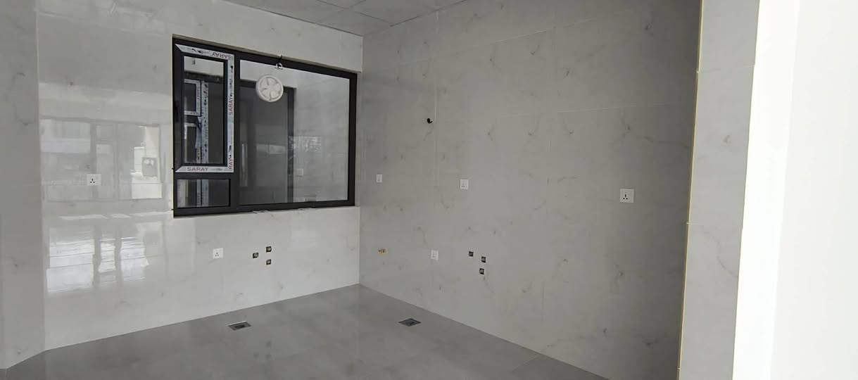 ‏                                      ﷽
                  🏢 خانوو بۆ فرۆشتن 🏢

‏ ‎🔺#کۆدی_ژمارە : 1128
📍#سەرچنار

📍#ناونیشان :-  گردی سەرچنار، نزیک مزگەوتی بیلالی حەبەشی، مەکتەبە تورکیەکە 

‏‌‎🅰️ #ڕووبەر :- ـ   194 مەتر

🌗 #پێشی :-  ـ  9 مەتر

🚧 #شەقام :-  15  مەتری

🔶#ڕووی :-  قیبلە 

      
📮 تێبینی :- خانووێکی دوو قات لە گەڕەکی گردی سەرچنار بۆ فرۆشتن، خانووەکە پێکدێت لە دوو نهۆم بۆ دوو ماڵی جیا دەبێت، خانووەکە تازە دروستکراوە و کەسی تێنەچووە، سیستەمی شۆڤاژ، دەکتی موبەریدە و سەقفی کونافە و لایتی لینەری تێدا بەکارهاتووە.

نەخشەی خانووەکەمان بەم شێوەیە  قاتی یەکەم پێکدێت لە، گەراجی سەیارە، هۆڵ و میوان، مەتبەخ سارد و گەرم، موشتەمەلات و دوو ژووری نوستن 

نهۆمی دووەم میوان، مەتبەخ سارد و گەرم، موشتەمەلات و دوو ژووری نوستن 
...............................
بۆ زانینی نرخی ئەم خانووە ژمارە (1) لە کۆمێنت دابنێ 
................................

‏‌🔸 بۆ زانیاری زیاتر دەتوانن پەیوەندی بکەن :- 
مامۆستا بەرهەم :   *********** 
کاک بەهمەن :         *********** 
.....................
ناونیشانی نوسینگە: سلێمانی تازە،  خوار مزگەوتی ئەبوبەکری صدیق ،جادەی قەنات،فەرعی بەرامبەر دارەسوتاوەکە
..................
تۆی بەڕێز هەر موڵکێکت هەیە دەتەوێت بیفرۆشیت یان بە کرێی بدەیت  دەتوانیت بۆمان بنێری و بێ بەرامبەر بۆت بڵاو دەکەینەوە
