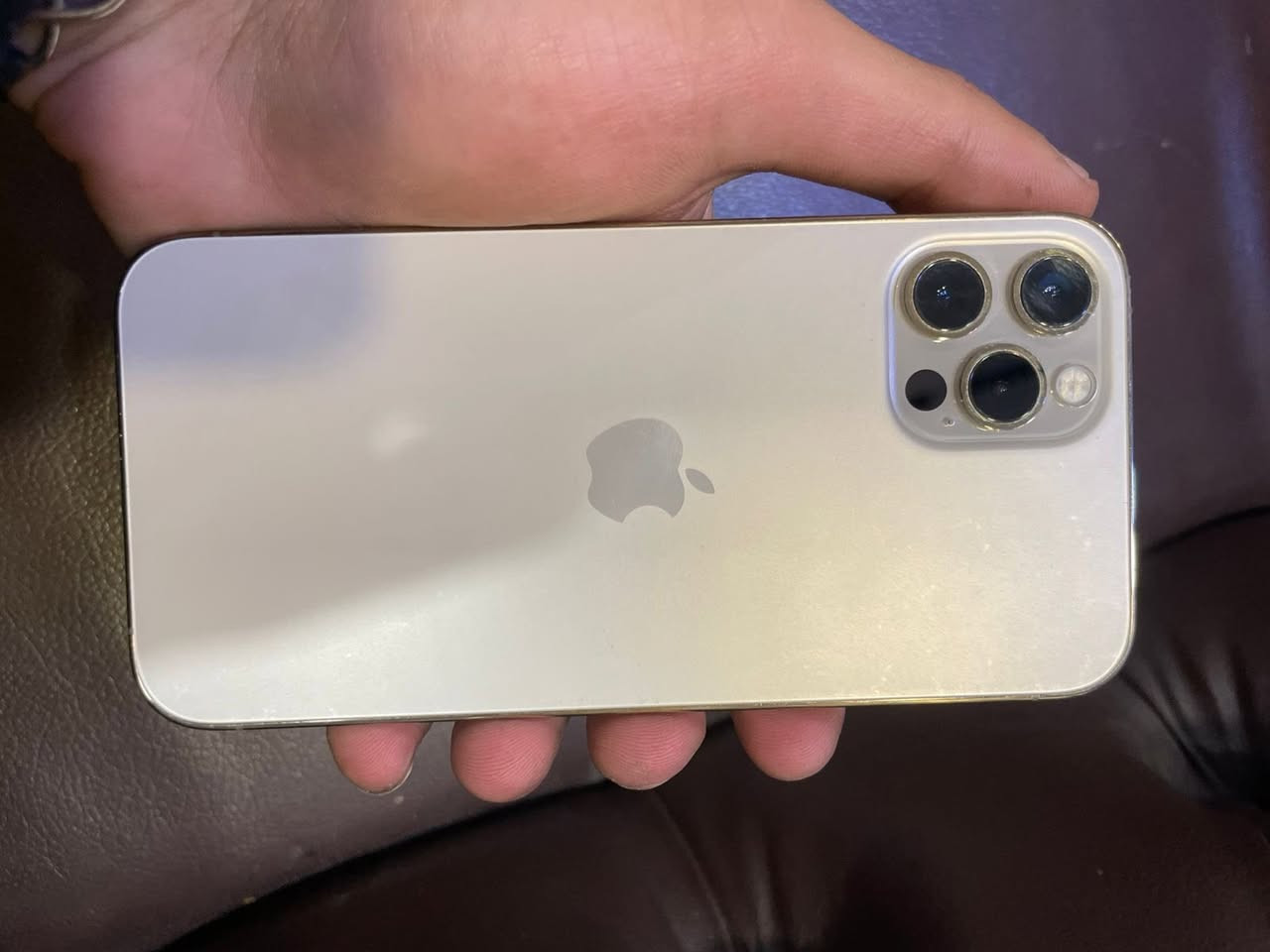 اسلام عَليكم ايفون ((12برو فقط ))نضافة 100/100 جهاز مداخل ابد صيانه بطارية77/ذاكره128/ مكاني شعب /سعر 280 رقمي ***********
