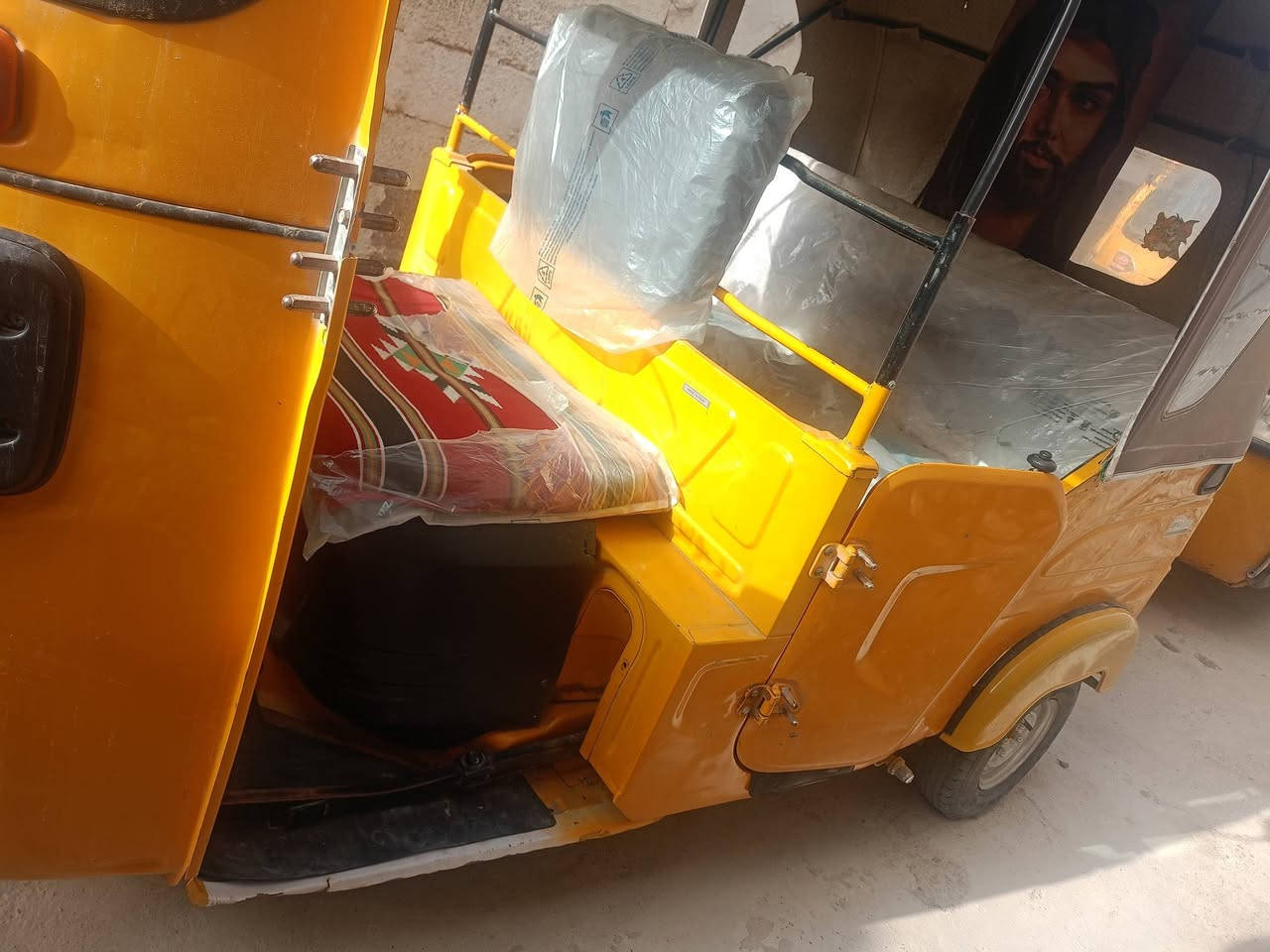 سلام عليكم 

البيع 21 شهر 8 رقم ذي قار نكليزي 

تكتك بيه طخات بصيطه مكفول من صبق والمعجون 

مكاني قلعه سكر الاستفسار نتصل *********** 

السعر 6800 وبيه مجال
