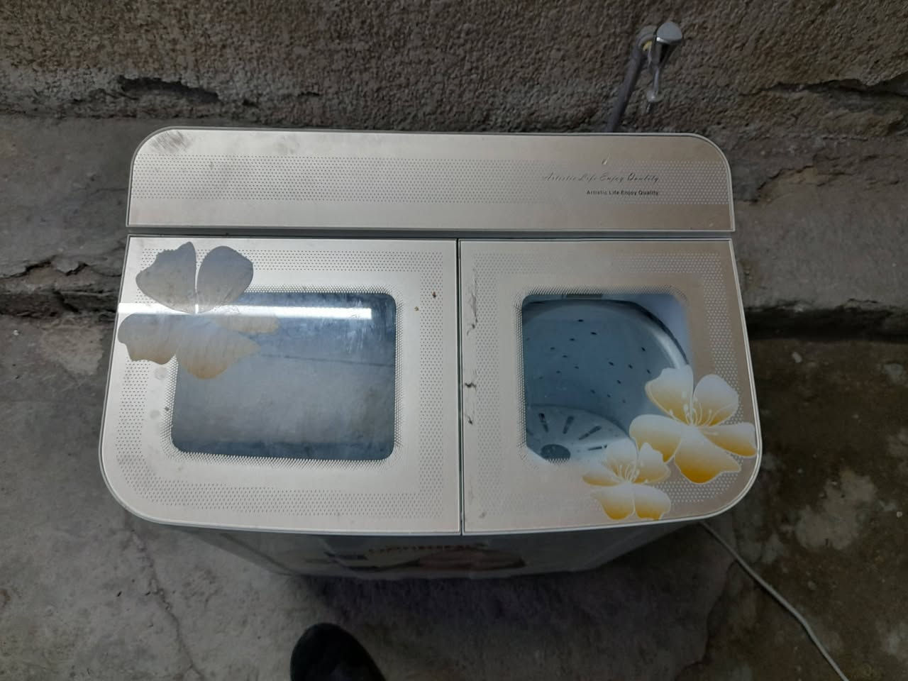 سلام عليكم  غساله  جديد  ونضيفه البيع
مال  اطفال  غسل وتجفيف 
***********
البياع الشرطه  الرابعه
