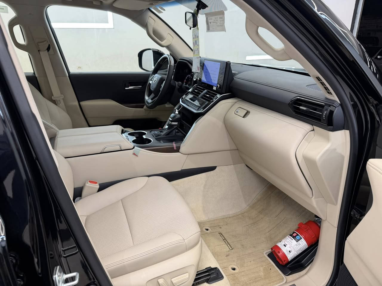 للبيع: لاند كروزر 2024 بلاك اديشن لمتدد إبريم
• المسافة المقطوعة: 10,000 كيلومتر فقط
مكفوله كفاله عامه 
خمس كامرات رادار امامي
 • الحماية: مغلفة بـ PPF لحماية الطلاء
 • الضمان: ضمان 10 سنوات
 • الكفالة: مضمونة بكفالة عامة
 • الحالة: شبه زيرو
 • الموقع: بغداد، نفق الشرطة، معرض الإصدار الأول

للتواصل والاستفسار: ***********

⸻
