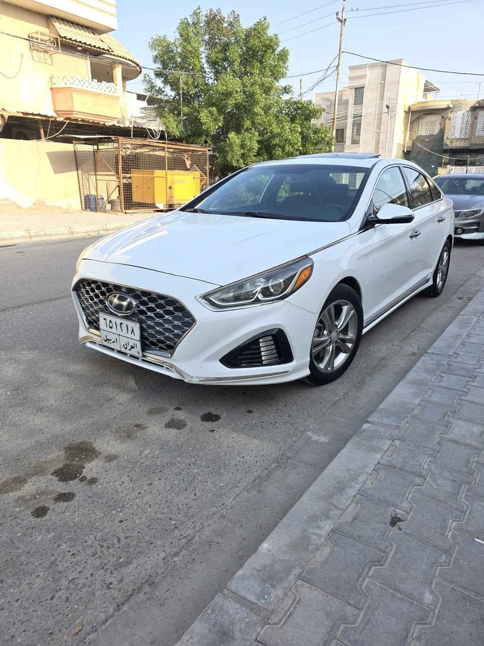 سوناتا وارد امريكي .... سبورت لمتدد ..فول للخيرر ..
سنويه مامنتهيه .... موديل ٢٠١٩ .... ماشيه ٨٠ ... 
مكينه ممفتوحه بيها قطعه واحده صبغ فقط .....جاملق ايمن فقط طرف البنيد ع كد 5 اصابع .... وبيها بارد بالدايرر الخلفي....السياره كارتونه قسم بالله نقص برغي ماكو ... مكاني بصره سع،ها ١٤٨.... مجالها قليل كلش ...
***********
*********** البصرة, العراق
