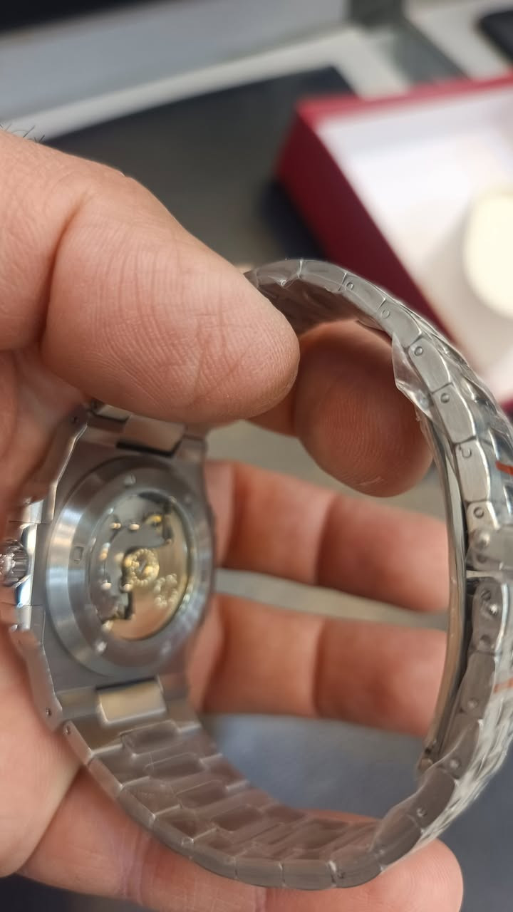 السلام عليكم من رخصة الاخوه الاعضاء ساعه باتك فلب سوبر ماستر جديدة لووك غير مستخدم للبيع
ضد الماء30 m
تاريخ يومي
زجاج زفير ضد الخدوش
سير ستانليس ستل ضد الصدا والاملاح
اميال وارقام لامينوس
اوتتماتك
قفل بحري
ظهر الساعه كشف مختوم باتك فلب
قفل السير فراشه
شكل انيق
لون المينا مميز جدا جدا
وزن ثقيل
الساعه مع العلبه الاصليه وكرت الضمان
السعر 130 الف
العنوان بغداد
ماسنجر واتساب
***********
 يوجد توصيل لجميع المحافظات
