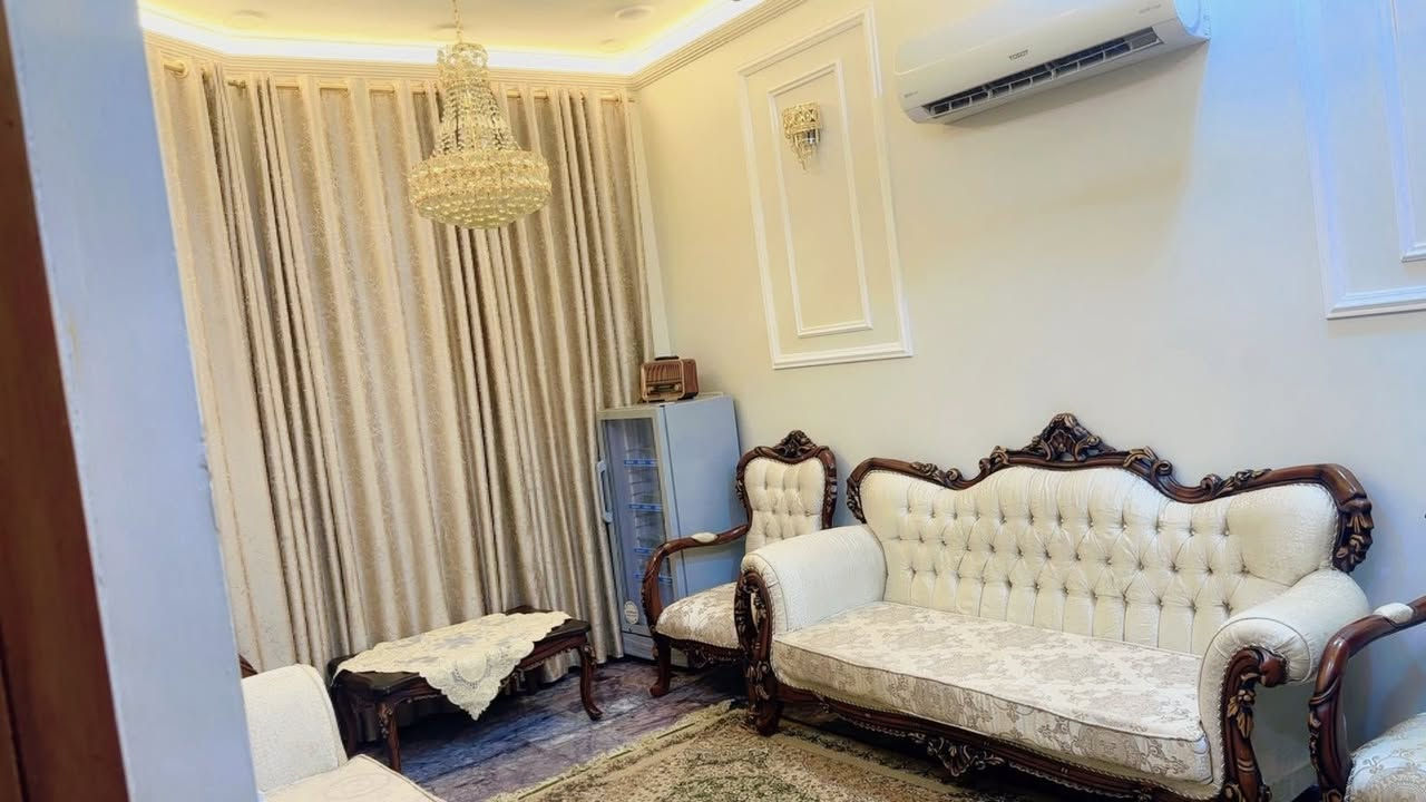 للبيع بيت 100متر في حي التجار 
الاجتثاث 5م*20م 
الواجه لبخ صقيل وصبغ مطعم حجر
يحتوي على ممر مع مدخل الاستقبال
صاله ومطبخ وخدمات وغرفة نوم
الطابق الثاني غرفتين نوم مع الخدمات مع مخزن 
الطابق الثالث غرفتين نوم 
واحده تحتوي على حمام داخلي
الطابق الرابع بيتونه وسطح
البيت بناء 2020 نقوش مغربيه 
اناره دفن 
البيت جاهز من كاشي 
الارضيه مرمر 
لمزيد من المعلومات الاتصال
مكتب عقارات القناة
***********
لانرد على التعليقات اتصال فقط 
بدون احراج
