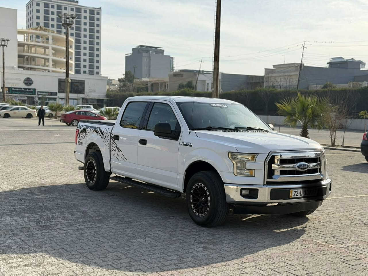 للبيع موديل  17 عليهه 15 ورقه غرامه
ينقطع من سعر سياره 
محرك 6 بدون توربو
بيهه قطعه وحده بدون صبغ و دواخل
ماشيه 85mil
گير محرك بلادي بدون تبديل وضع شركه و بشرط
سعره  205$ بيهه مجال
واتساب: ***********
