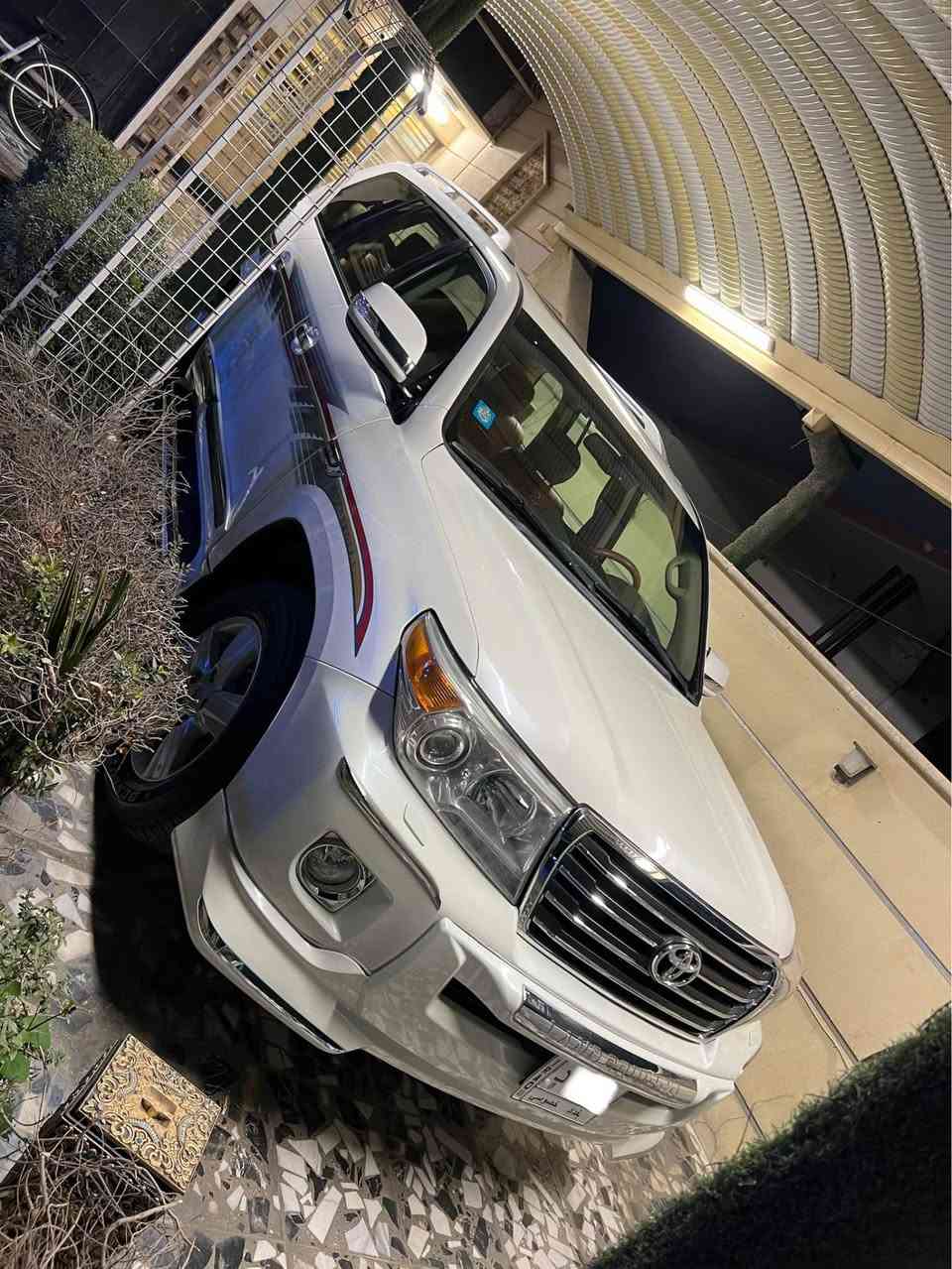 السلام عليكم للبيع لاندكروز مديل 2012 بيها صبغ قطعتين  بدون دواخل طخه خفيفه مكينه 6سلندر رقم بغداد  السعر 320 للاستفسار *********** بغداد, العراق
