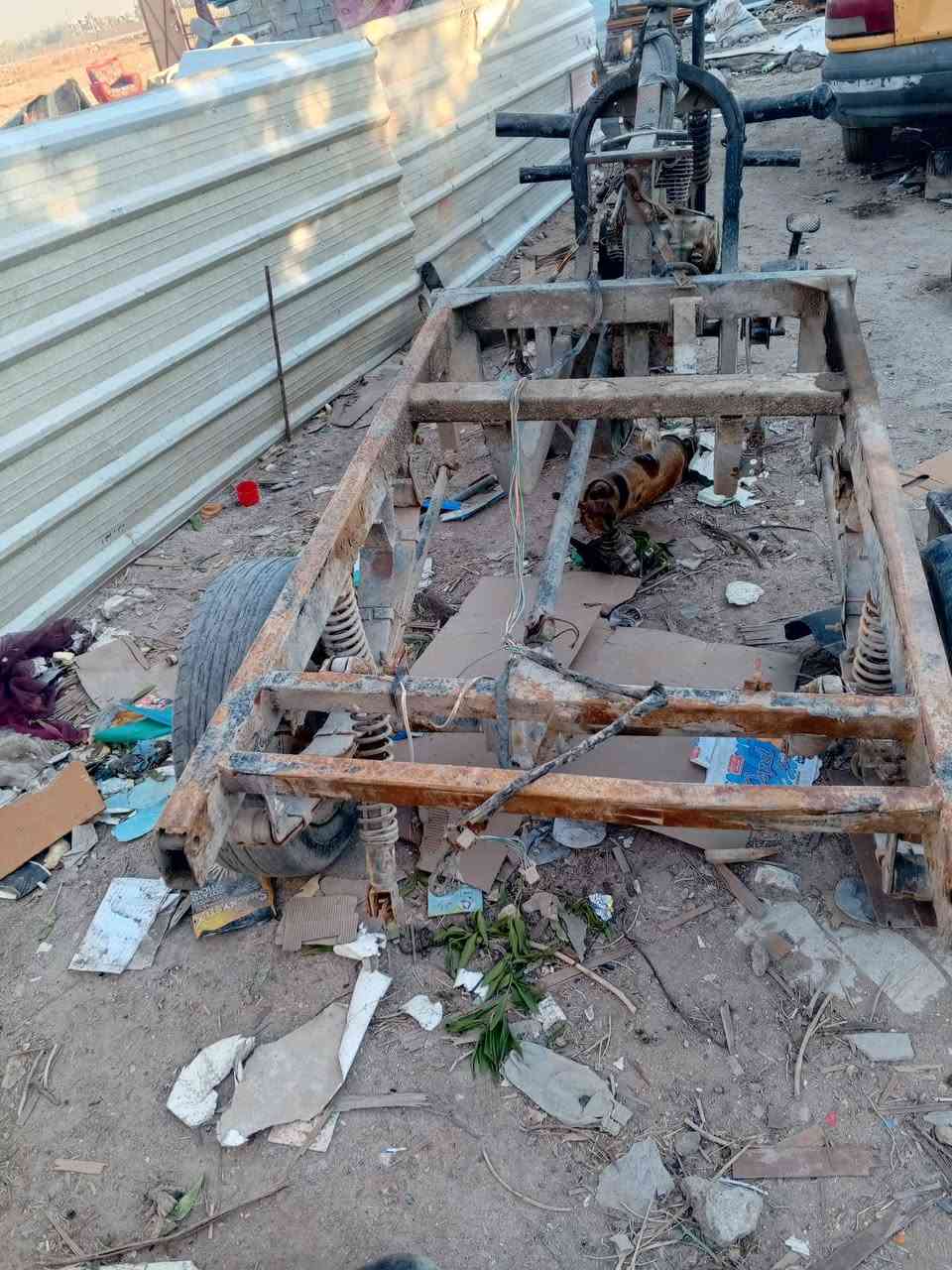 سلام عليكم للبيع أوراق كامله العنوان بغداد الدوره رقمي ***********
