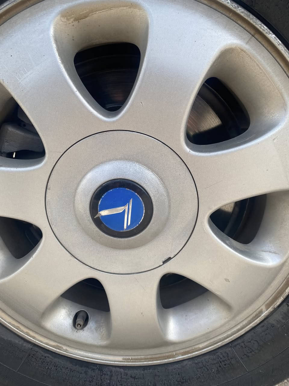 � للبيع كيا سبكترا 2003 – صنف جولد (أعلى صنف)
✔️ محرك 1500 CC اقتصادي وقوي
✔️ جير عادي
✔️ ماتور وجير فحص
✔️ مكيف شغال حامي / بارد
✔️ مرايا كهرباء
✔️ كوشوك جديد
✔️ غرفة داخلية نظيفة ومرتبة
✔️ ترخيص سنة كاملة
✔️ فحص شصي مرفق

السيارة جاهزة للاستخدام، استعمال يومي وما بدها مصاريف 👍

💰 السعر المطلوب: 2600 دينار قابل للتفاوض بالمعقول

📞 للاستفسار: 0777780609


**إذا كنت صاحب هذا الإعلان وتريد حذفه لأي سبب، رجاءا أرسل رسالة إلى الدعم الفني**