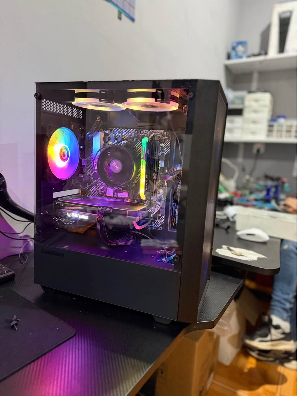CPU: Ryzen 5 5500
GPU: RTX 4060 8g zotac
RAM: 16 GB RGB 3200 mhz 
HARD: 512 SSD M.2 
PSU: Power Supply 650 watt+bronze
M.TH: Asus prime b450m/a
CPU COLLER: AMD STOCK 
CASE: Game Max 6 fan rjb

سڵاوی خواتان لێبێت 
کەیسێکی گەیمنگی زۆر بەهیز 
زەمانی ١ مانگی هەیە 
نرخی یەک ملیۆن 
(٦٧٥$)
گەیاندن بۆ هەموو شوێنێک هەیە 
***********
*********** أربيل, العراق
