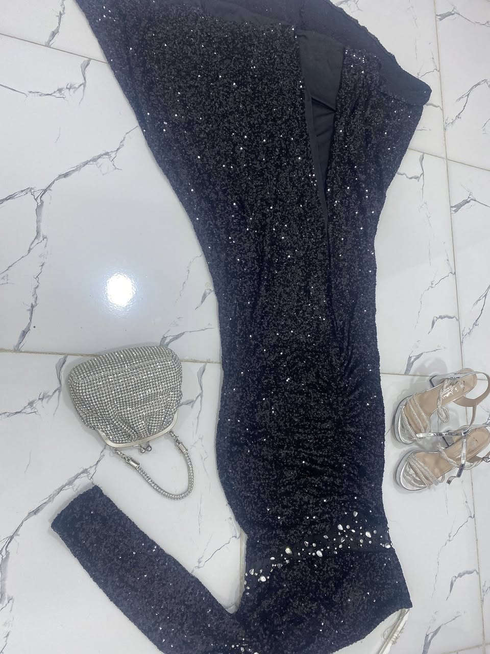 بنات عندي هذا الفستان للبيع اخذته من العامريه ب95 
لبسته بعرس اخويه مره وحده اريده ب60 يلبس لحد وزن 65
والبدله الصفره هم ملبوسه مره اريدها ب30 ظهرها شريط 
توصيل مجاني داخل الفلوجه 
رمادي 5 الاف


**إذا كنت صاحب هذا الإعلان وتريد حذفه لأي سبب، رجاءا أرسل رسالة إلى الدعم الفني**