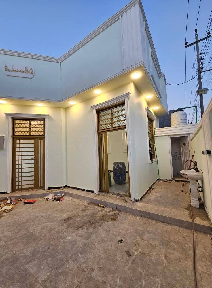 سلام عليكم للاستفسار ***********
بيت للبيع المساحة 200متر
يحتوي على غرفتين منام 
#واستقبال 
#ومطبخ
#كراج
#البيت يقع على شارع تبليط مباشرتا السعر 118مليون وبي مجال 
العنوان ابي الخصيب حمدان خلف جامع القدس
للاستفسار ***********
