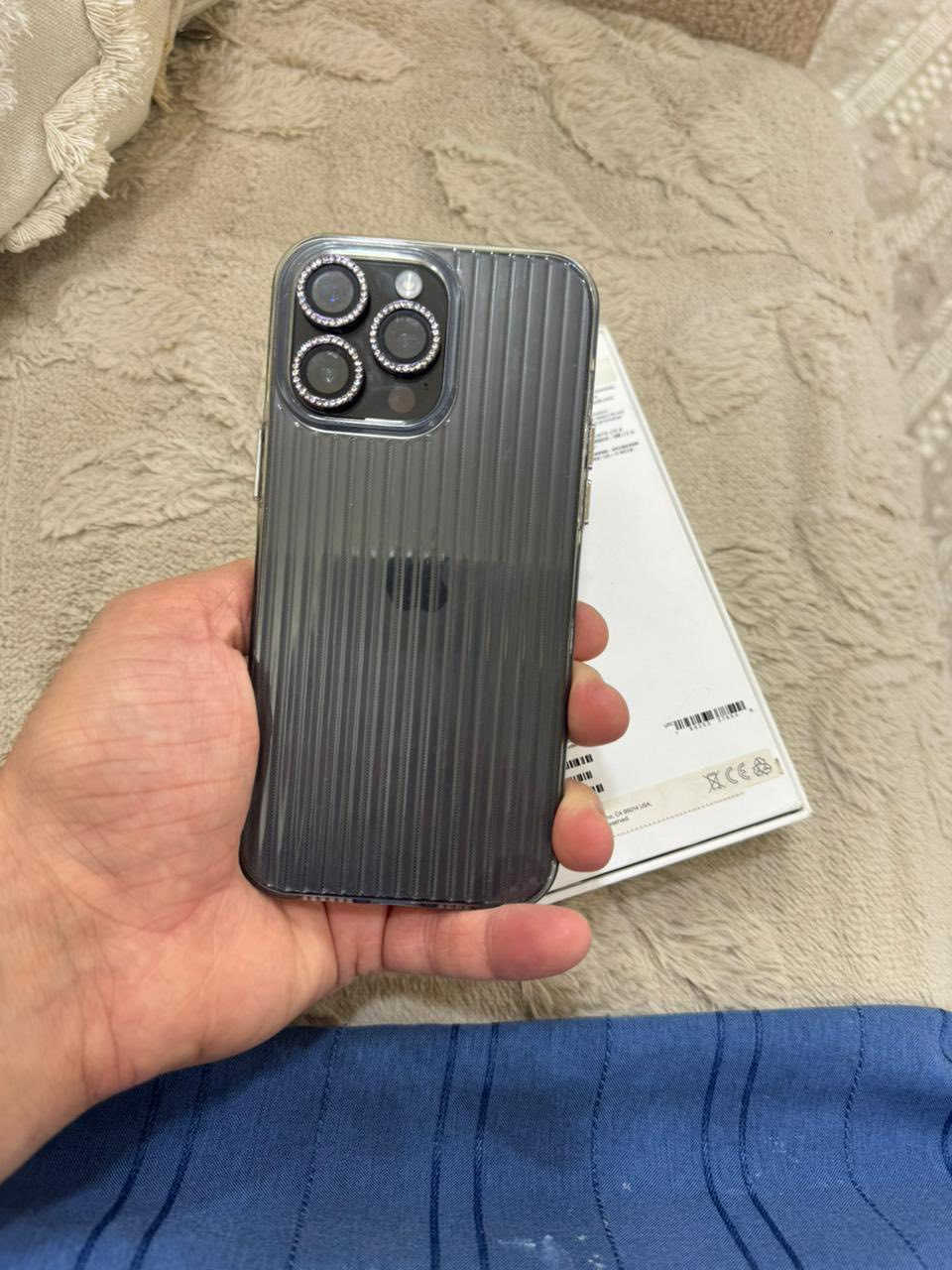 سلام عليكم
ايفون 14 برو ماكس 
ذاكراه 265
بطاريه 80مع كارتونه الاصلي 
العلم شرق اوسط عربي 
الون اسود وبنفسجي 
مبدل شاشه اصليه مال ابل وبطاريه 
ومن بدلتها صار بيها قليل سواد ع مكان السماعه 
مثل ما موضح بالصوره 
تليفون نضافه 95 %
فقط بيع السعر 550 وبي مجال قليل
العنوان البصره مناوي لجم 
***********
واتساب فقط
