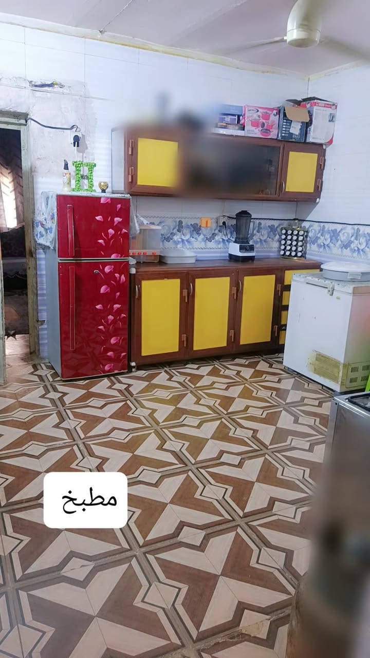 بيت زراعي للبيع  ب حي الحسن وي نزلت النهر قرب جامع ابا الفضل جاي من مولدة نجم مساحة البيت 180
السعر 25وبيه مجال 
رقم موبايل ***********
