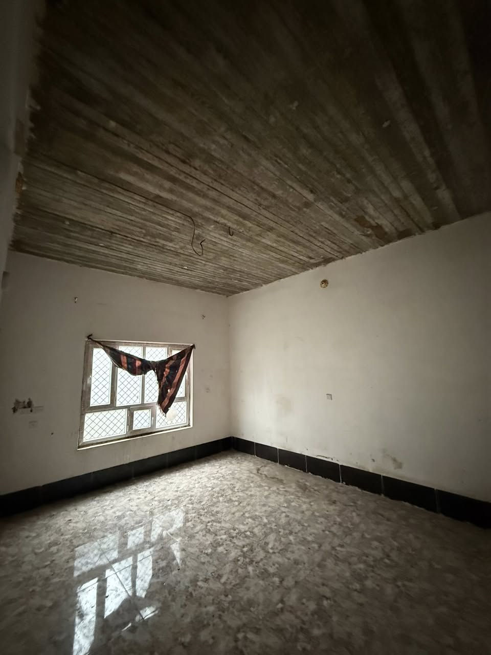 سلام عليكم يعلن مكتب العراق المركزي للوساطه العقارية عن توفر بيت للبيع طابو ملك صرف مساحتة ٢٥٠ واجهة ١٢.٥ ونزال ٢٠
موقع بيت خلف مدرسة عبد الكريم قاسم 
سعر بيت ١٢٥ بي مجال للاستفسار الاتصال على رقم ***********
