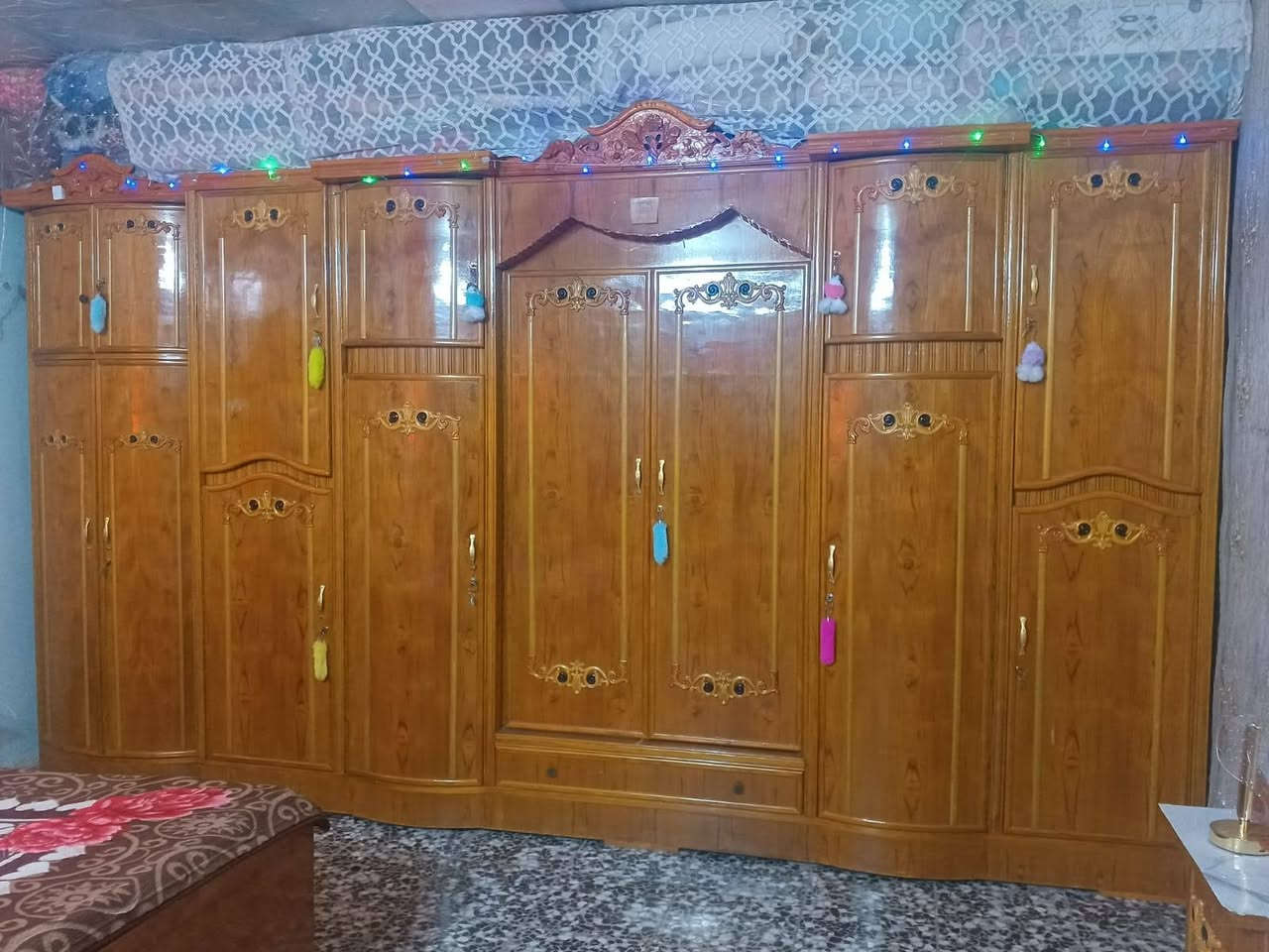 غرفه صاج نضيفه اي ضرر مابيهه السعر  واحد وميه وبيهه مجال  العنوان  حي النصر  ***********

