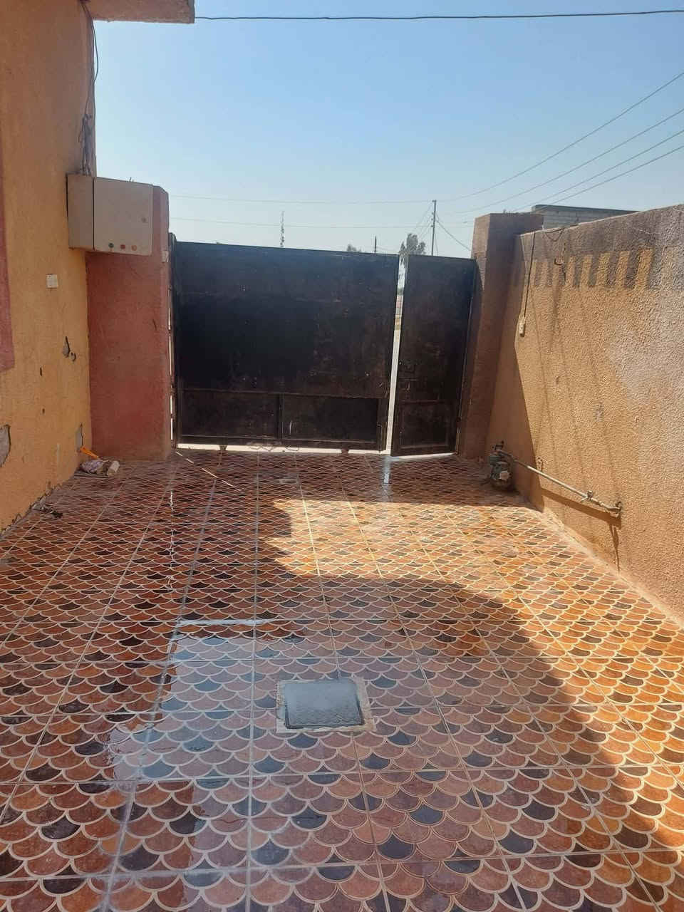 يوجد بيت للايجارالمساحه ١٥٠ غرفه نوم واستقبال ومطبخ وصاله وصحيات داخلي وخارجيه  موقع على  شارع  تبليط بدايه حي برهان للاستفسار الاتصال على الرقم***********
