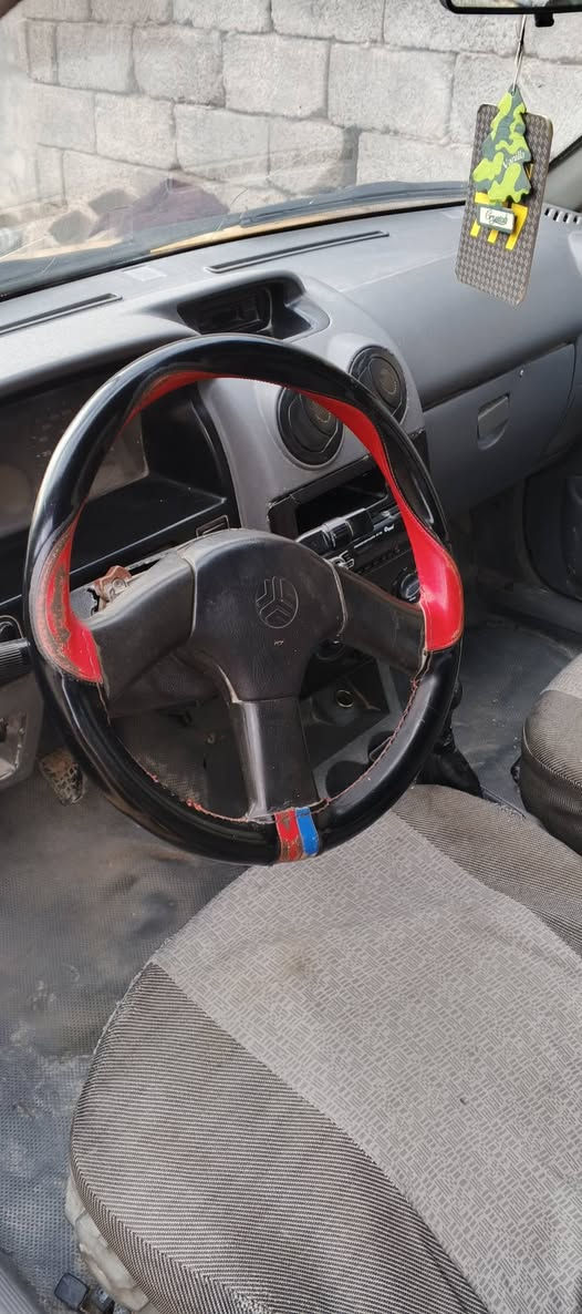 سلام عليكم سياره للبيع موديل 2012سياره حلوه خير من الله  جاهزه من كلشي لعنوان ذي قار ***********
