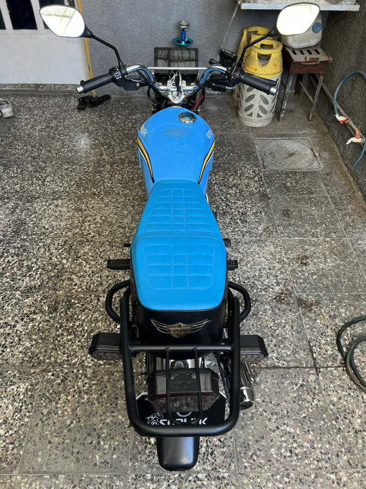 دراجة ايراني سونلك 2025زيرو ماماشية اصلا كلش قليل مكينة سودة 150السعر 850وبيها مجال (كلش قليل) حك الجية بس غير متواجد علفيس اتصال فقط ***********
