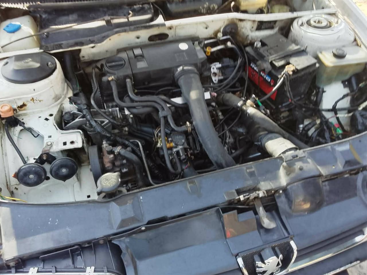 سلام عليكم سياره بيجو ٤٠٥ اللبيع كير حداديه مكفولات  ما بيه ضربه قويه كشر شوف العين السعر ٢٨ ورقه بيها مجال الطيبين العنوان نجف كوفه  رقم الهاتف  ***********
