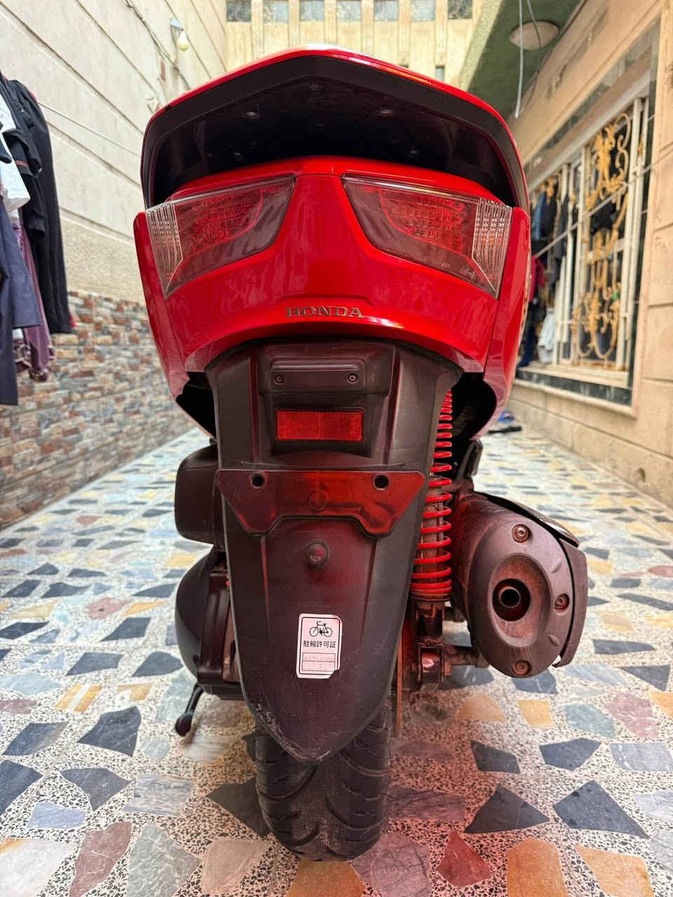 السلام عليكم فورزة 012 للبيع الدراجه رنبة مكفوله كفاله عامه ماشيه 40 الف السعر 20 ورقه وبيهة مجال بسيط العنوان بغداد الشعله للاستفسار هذا رقمي ***********
