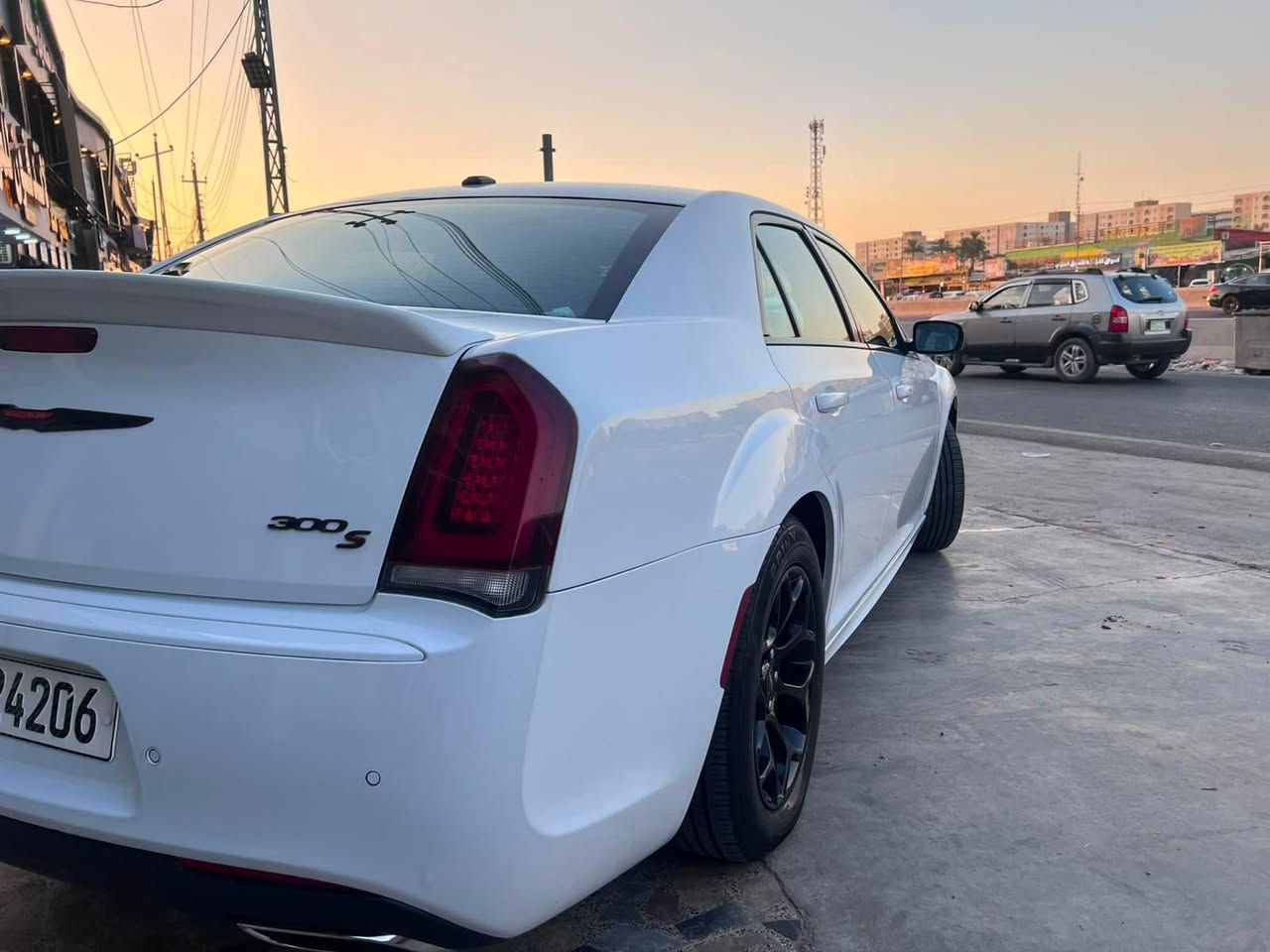 كرايسلر s300 موديل ٢٠٢٣ خليجي وكالة هارلم
ماشية ٧٣ الف
رقم بغداد
صارت بيهة  ضربة بسيطة موجودة بالصور قبل التصليح
جاملغ السايق مبدل اصلي مال شركة نفس لون وصبغ شبر بالباب والباقي مكفول السيارة كلش نظيفة  ومابيهة برغي نقص
السعر ٣١٠$ قفل 
العنوان بسماية 

***********
