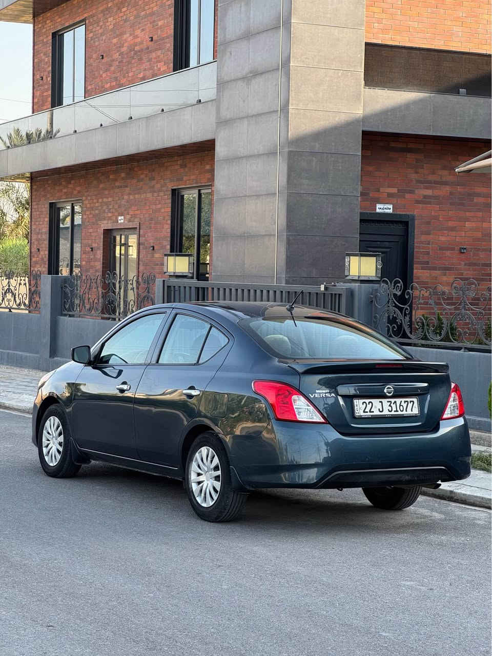Nissan versa 2017 S
سةيارةكة تةنها بستةك شانى بوياخة لةكةل سئ جئى تحديلى هةية بى زورئ بئ ارباك
رةقةمى نوية سةنةوى بةسةرجوة
سعرى 92$كةميك مجال
عنوان:اربيل
موبايل:*********** أربيل, العراق
