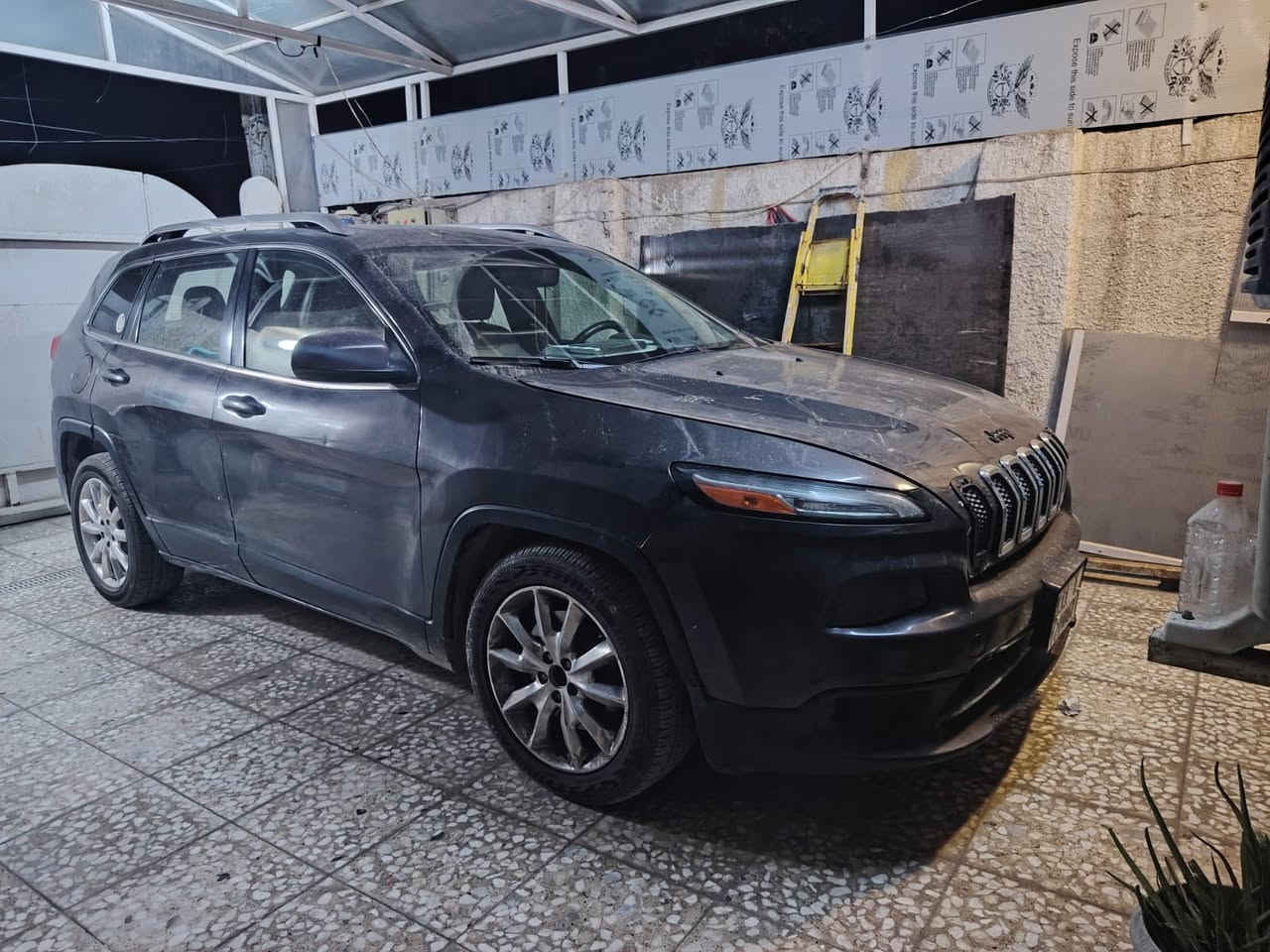 السياره جيب بزون لون فيلي اربع سلندر موديل ٢٠١٦   المحرك والكير ضمان والتبريد ثلج بيها بعض الخدوش يعني السياره جاهزه
المكان / بغداد حي اور 

***********
