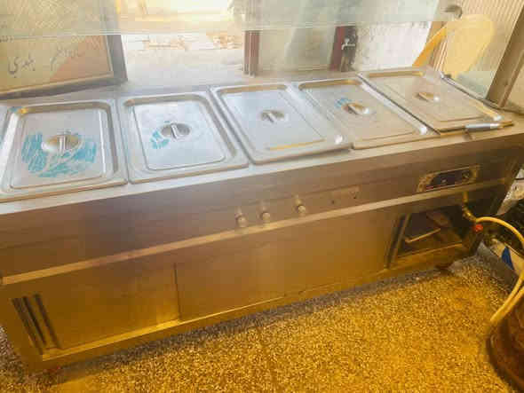 السلام عليكم 
غراض للبيع واستخدام قليل جدا 
الشوايه حديد ملم ونص 
وست اشياش سلستيل نارها جيده جداً
وماطورها بي خلل فني يعني يتصلح.. 
البخاره كهربائيه وغازيه بلاديه مو محور 
البريمز جديد مامستخدم أربع عيون 
للاستفسار اكثر الاتصال على صاحب الغراض/المكان الديوانيه///
‭0782 307 9601
