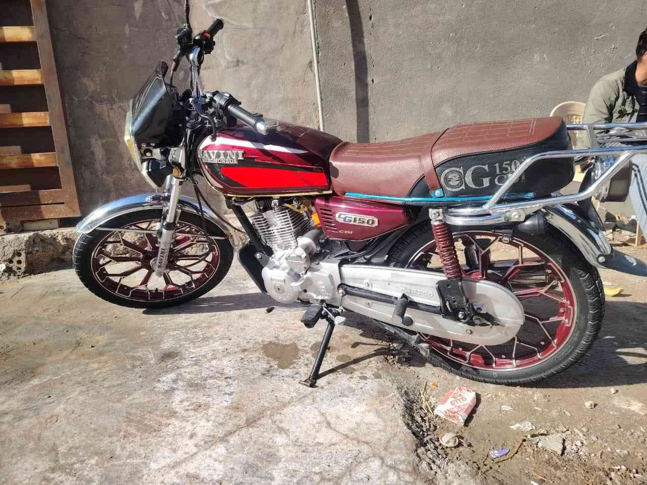 السلام عليكم
دراجة ايرانية سيفان 5 كير موديل 24 للبيع دراجة نظيفة ومكينته مامفتوحة ومابيه لا نضوح ولاتبخير  وياها بصمتين والتاير الخلفي مبدل جديد هندي مكاني المحمودية 
*********** واتساب
